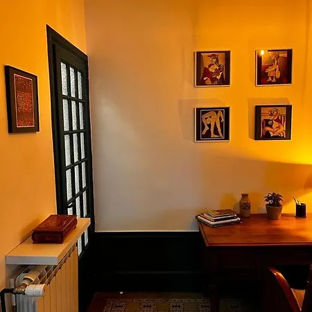 Signature Art Deco Apartment *